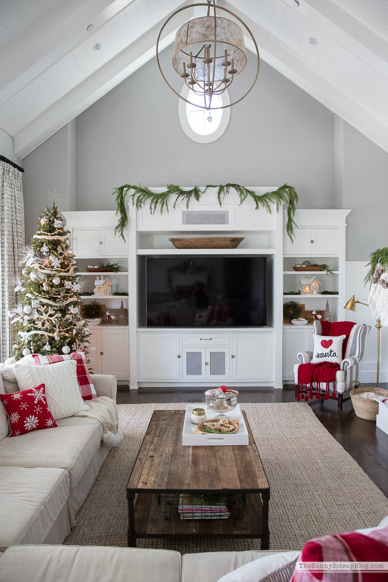 Christmas Family Room Decor (Sunny Side Up)