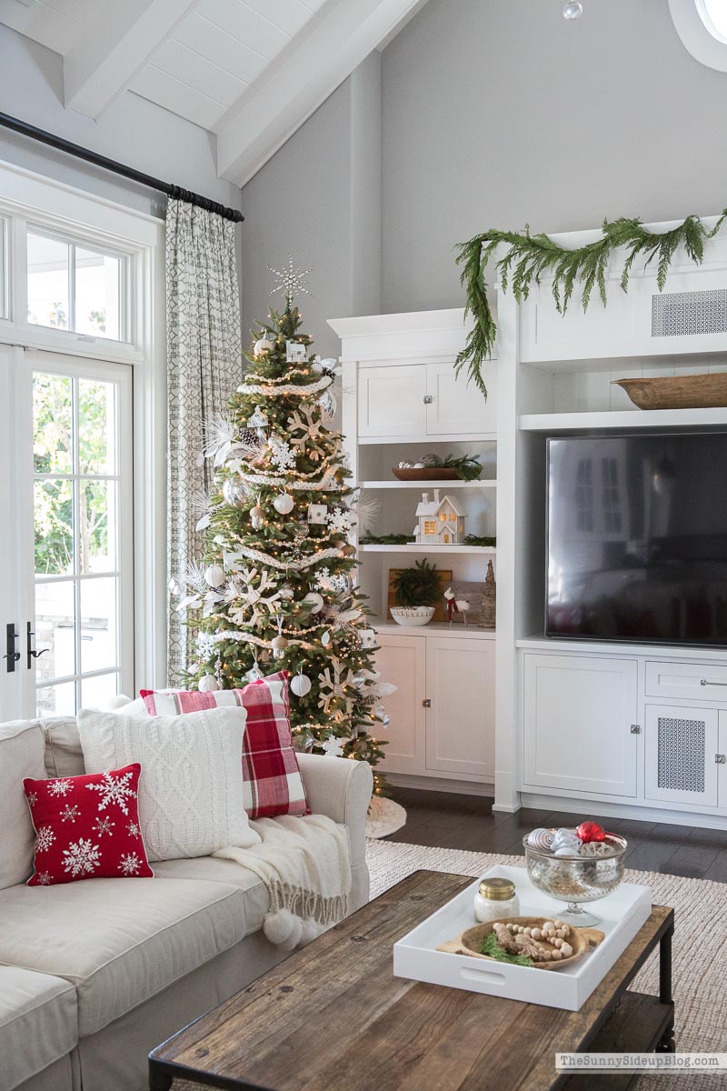 Christmas Family Room Decor (Sunny Side Up)