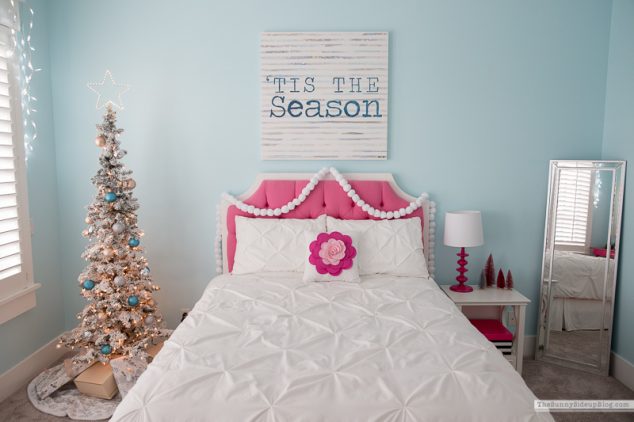 Girl's Bedroom Christmas Decor - The Sunny Side Up Blog