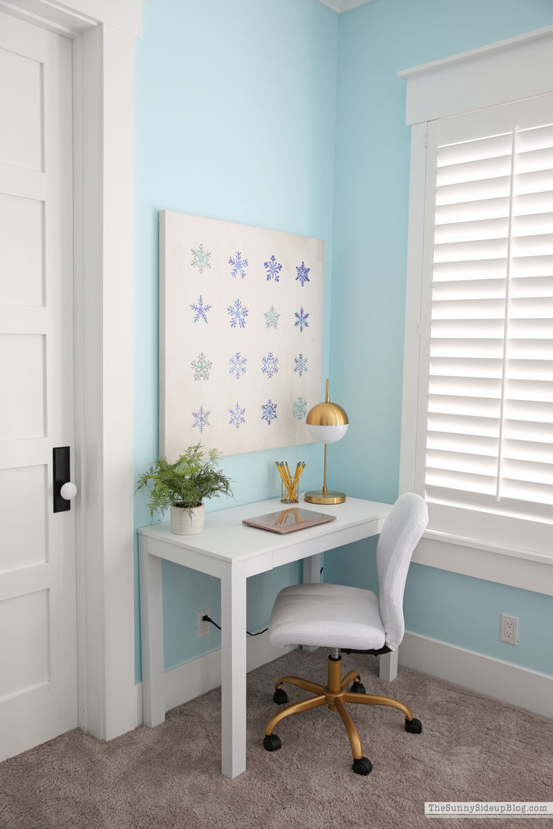 Teen desk and organized closet (Sunny Side Up)