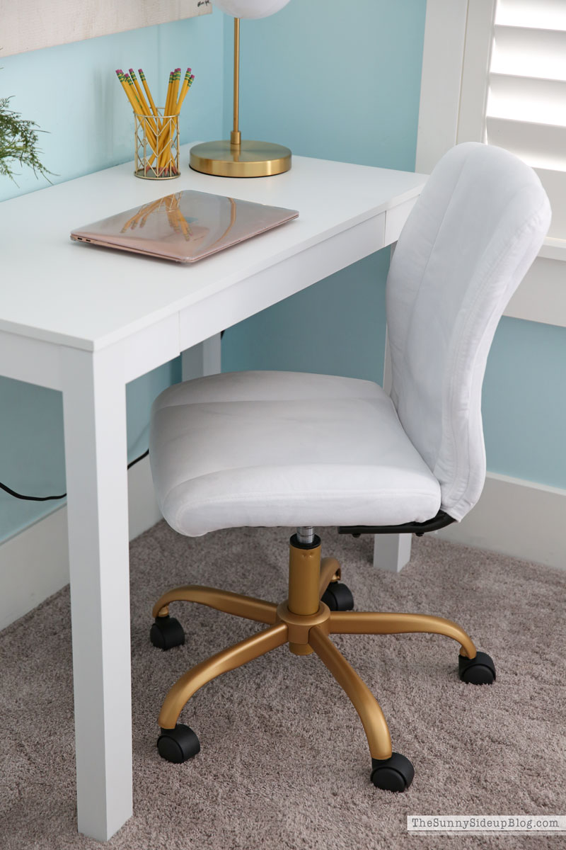 Teen desk and organized closet (Sunny Side Up)