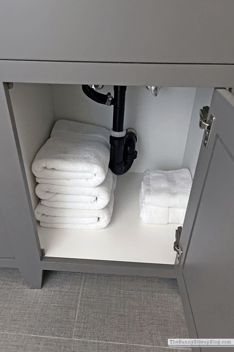 https://www.thesunnysideupblog.com/wp-content/uploads/2021/03/white-towels.jpg