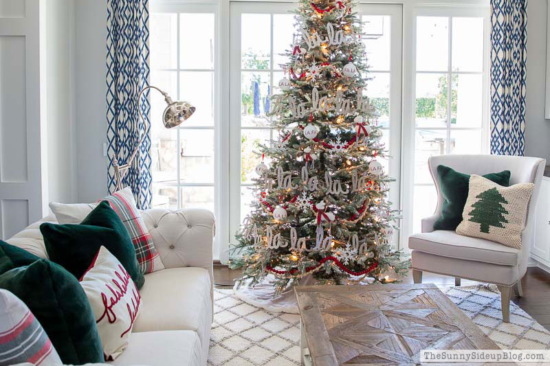 Woodsy Glam Christmas Tree (and favorite holiday pillows!) - The Sunny Side  Up Blog