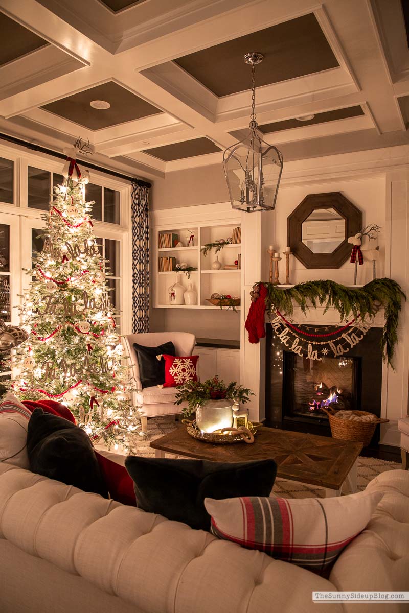 https://www.thesunnysideupblog.com/wp-content/uploads/2021/12/christmas-living-room-night-sunnyside-up-12.jpg