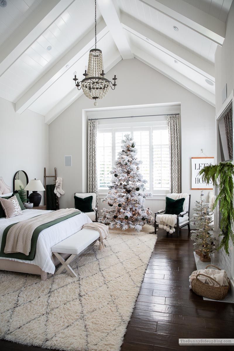 Christmas Master Bedroom (Sunny Side Up) 