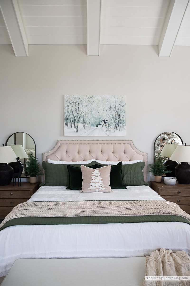 Christmas Master Bedroom (Sunny Side Up) 