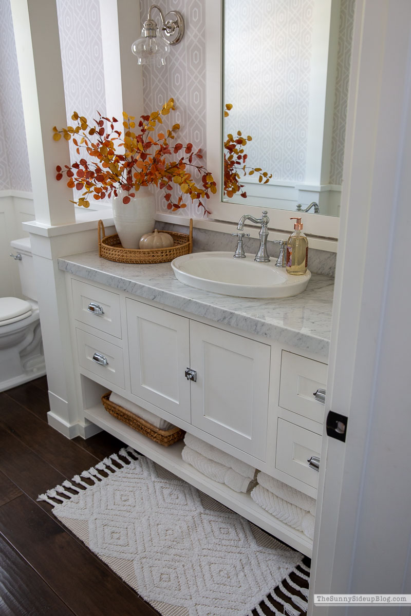 Fall Bathroom Decor and Organization Tips for Small Bathrooms