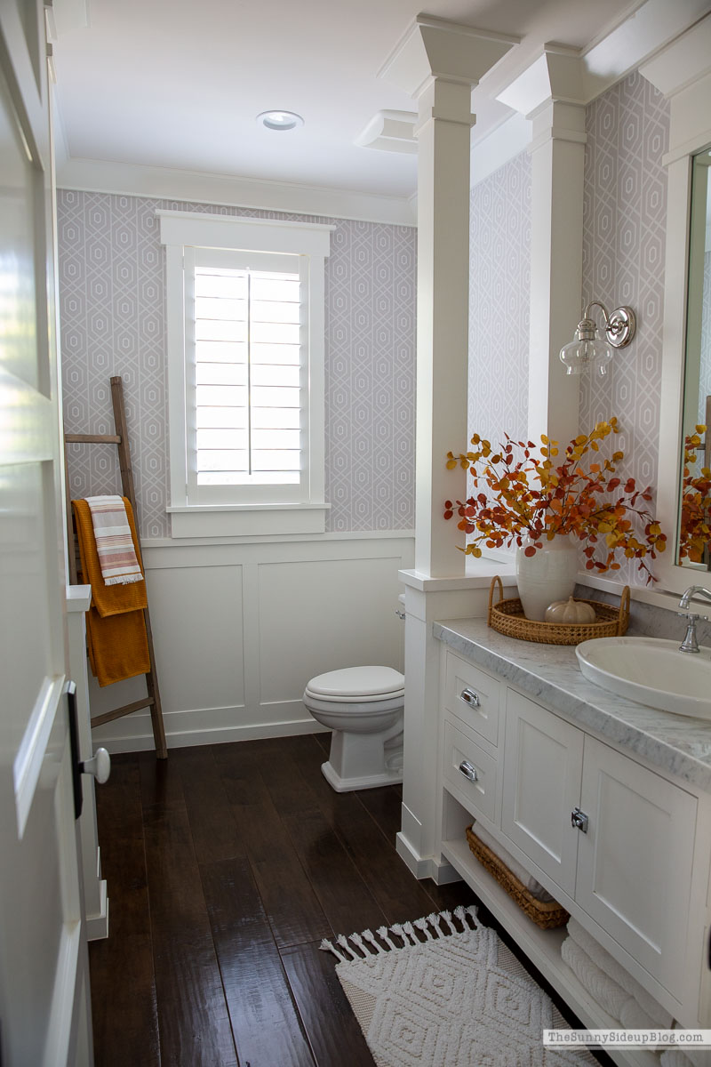 Fall Bathroom Decor and Organization Tips for Small Bathrooms