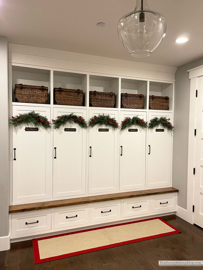 https://www.thesunnysideupblog.com/wp-content/uploads/2022/11/mudroom-decor.jpg