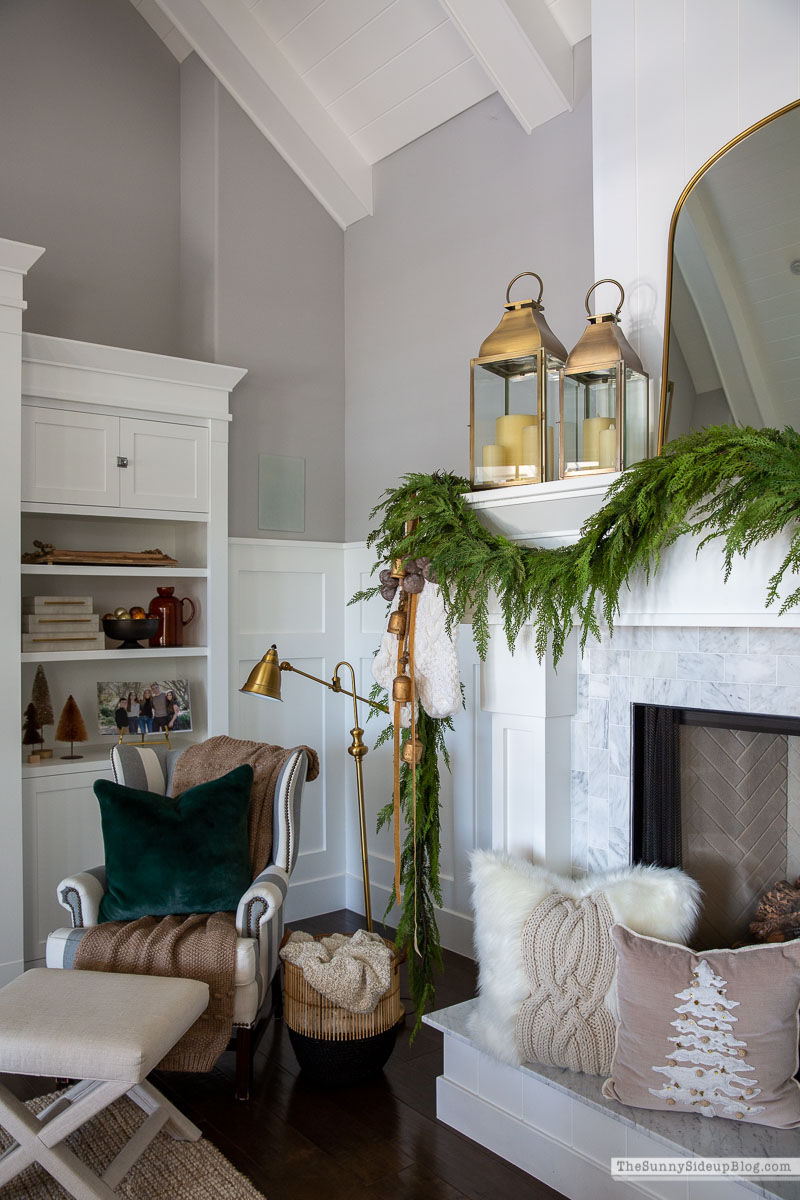 Christmas Family Room Mantel (Sunny Side Up)