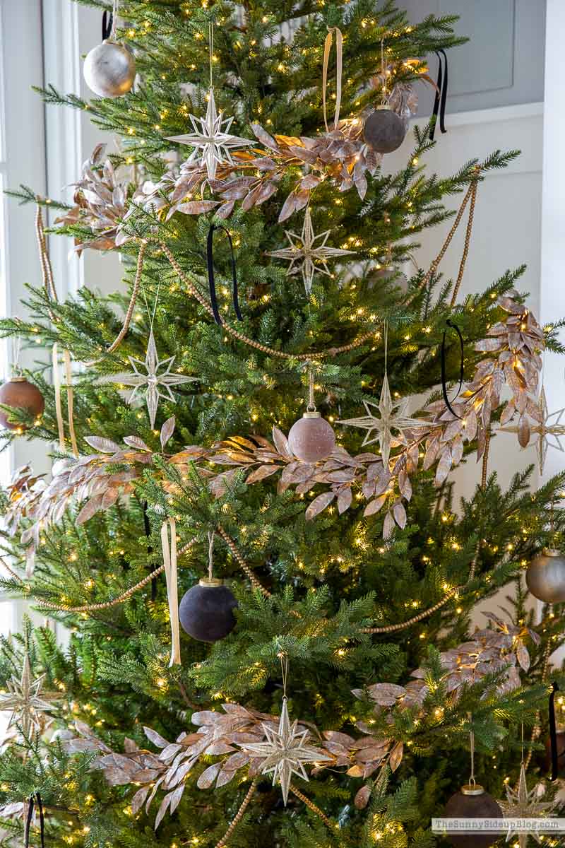 Woodsy Glam Christmas Tree (Sunny Side Up)