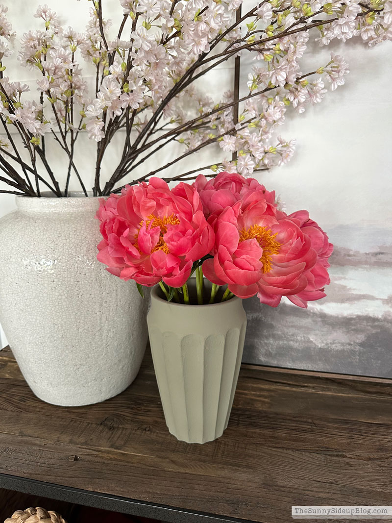 Hydrangea Centerpiece (Sunny Side Up)