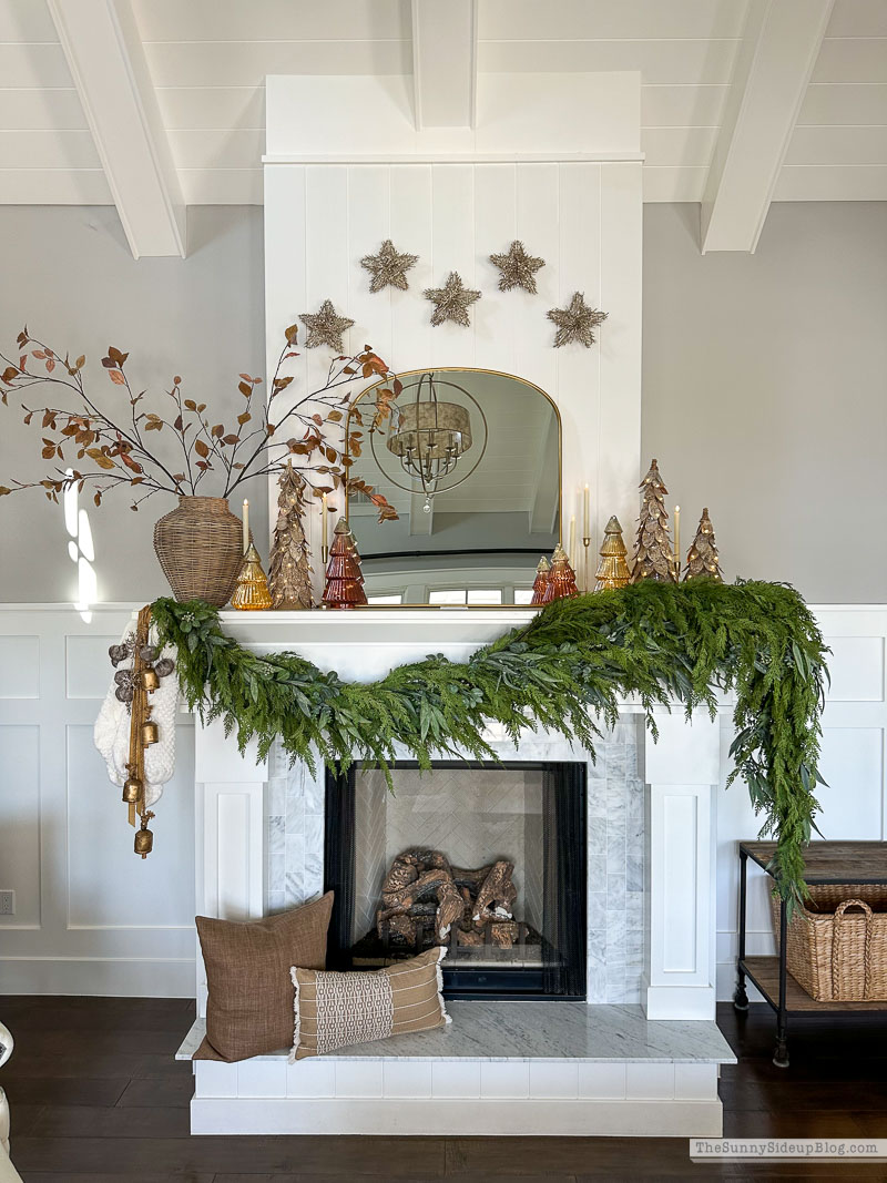 Holiday Star Mantel (Sunny Side Up)