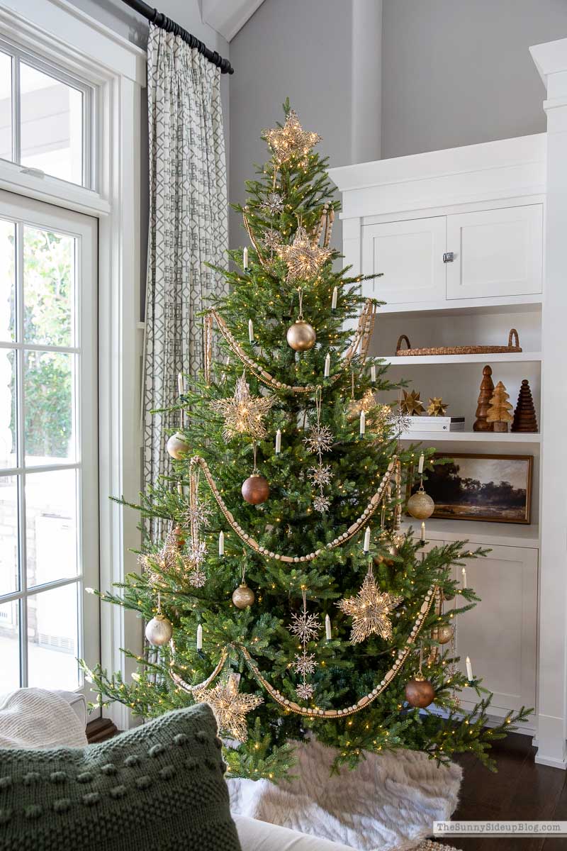 How to Decorate a Kitchen Christmas Tree