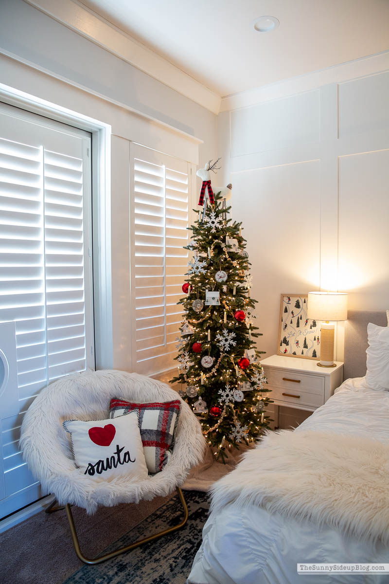Teen Christmas Bedroom (Sunny Side Up)