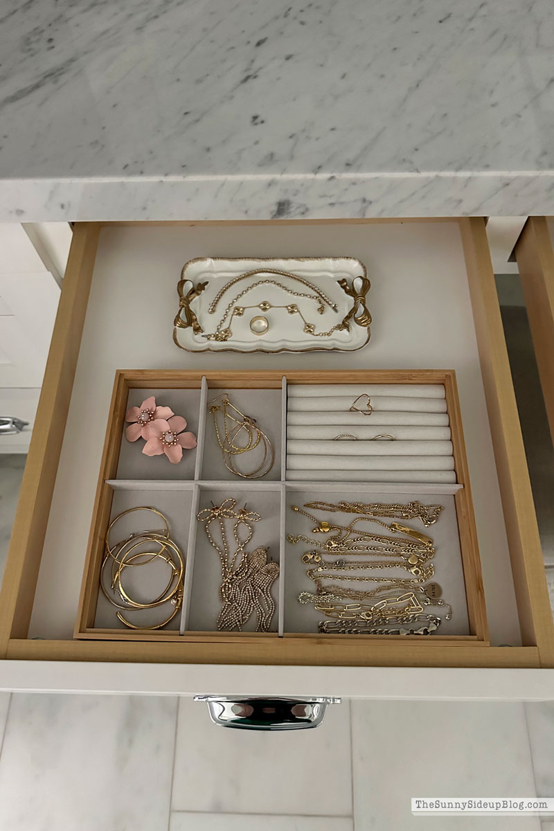 organized jewelry (Sunny Side Up)