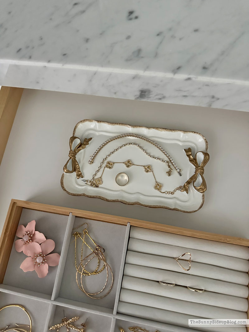 organized jewelry (Sunny Side Up)