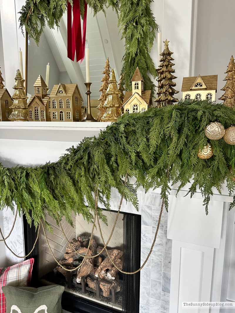 2025 Tree and Mantel! (Sunny Side Up)