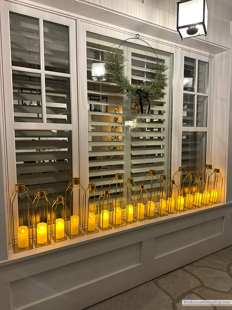 Holiday Bow Porch (Sunny Side Up)