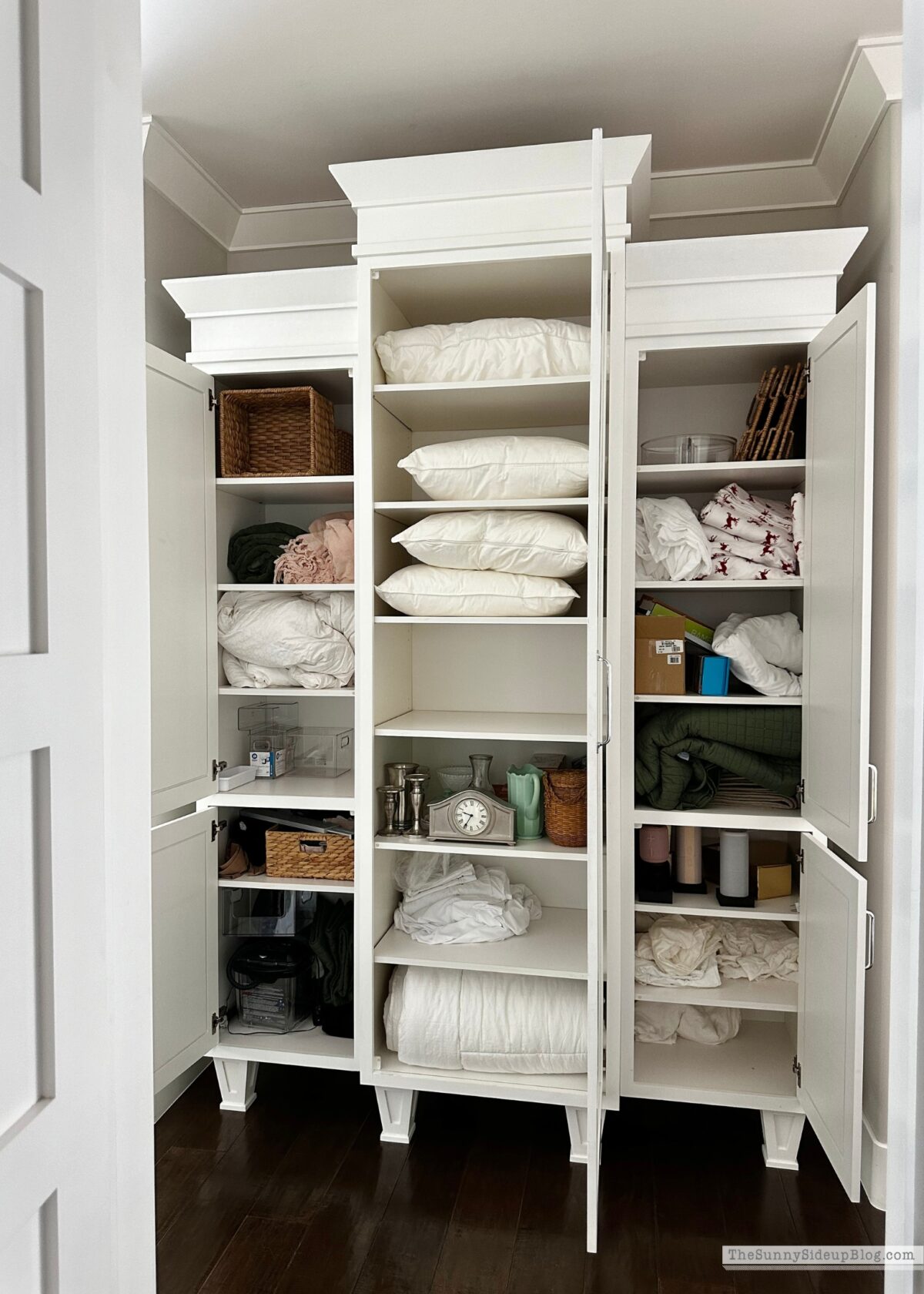 Organized Summer Decor (Sunny Side Up)